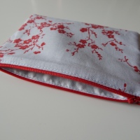 Learn to sew: Free Easy Zippered Pouch tutorial
